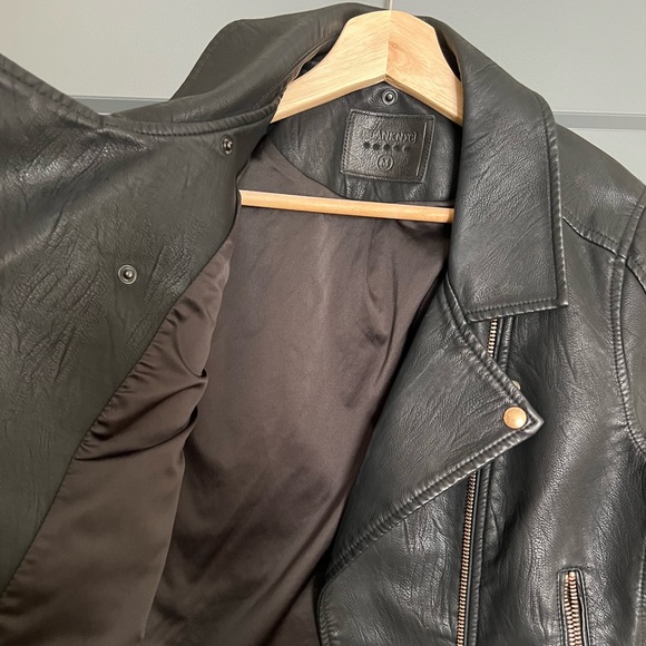 BLANK NYC] Vegan Leather jacket. - Picture 3 of 4